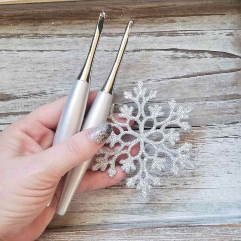 Original Furls Odyssey Crochet Hook (Odyssey Silver, H - 5.00MM) DISCONTINUED